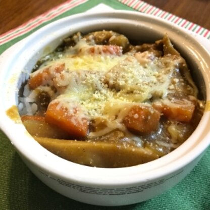 こんばんわ♪
朝レポのエリンギカレーで晩御飯に♡
チーズ大好きだから熱々トロトロ美味しくいただきました♡
ご馳走様でした♡